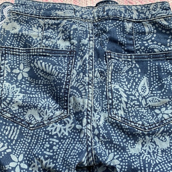 Free People Fun Funky Bellbottoms sz 24 embroidery, blue, and white paisley - Picture 10 of 12